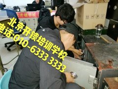 艹骚逼.com"